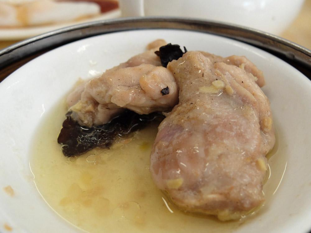 Steamed-chicken-with-black-fungus