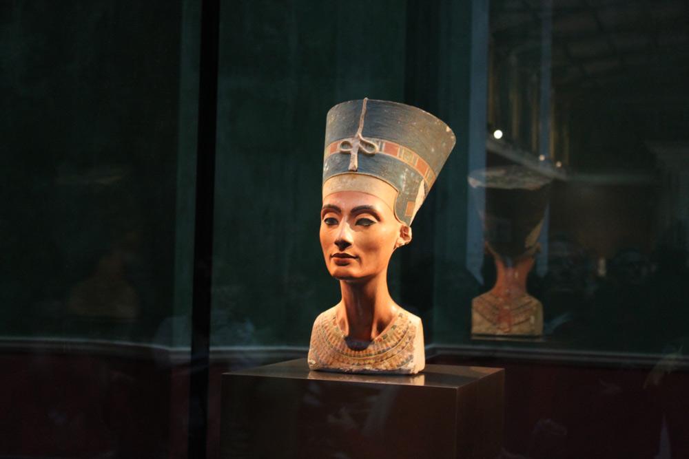 Bust-of-Nefertiti