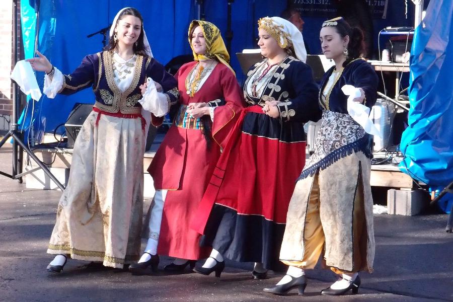 12-1_greek-women-dressed-in-traditional-costumes